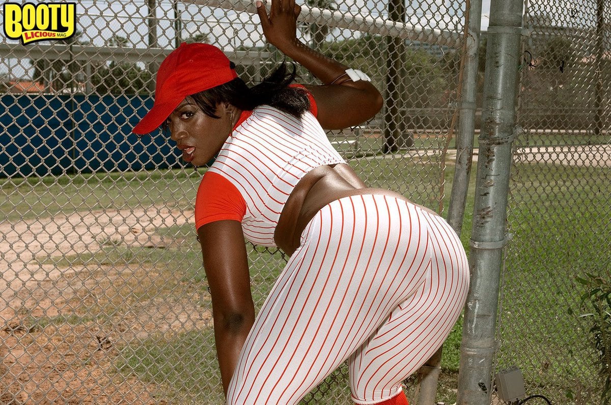 Black pornstar Kali Dreams showing off her big booty outdoors in baseball  uniform - Nude Women Pics