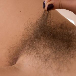 Amateur chick frees hefty all natural titties from a bathing suit before parting her hairy twat