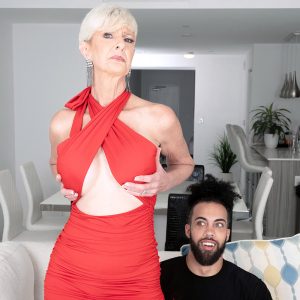 Platinum blonde GILF Foxxxy Darlin does anal during interracial sex