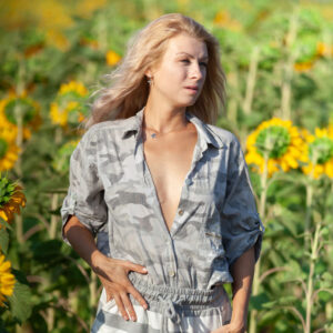 Blonde girl Claire Shelty gets naked in a field of sunflowers